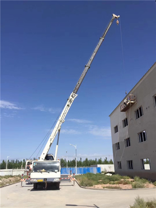 东河区“轻装强干”—— 吊车的 “轻量化臂架” 技术